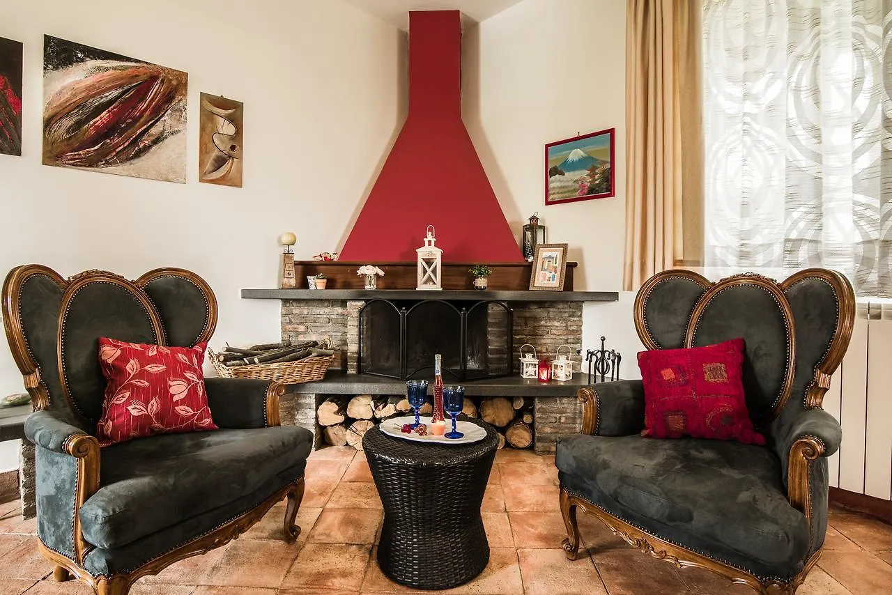 Nake Residenza Artistica Villa Sant'Alfio Holiday home