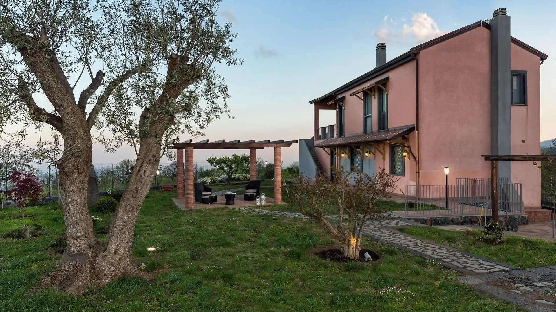 Nake Residenza Artistica Villa Sant'Alfio Italy